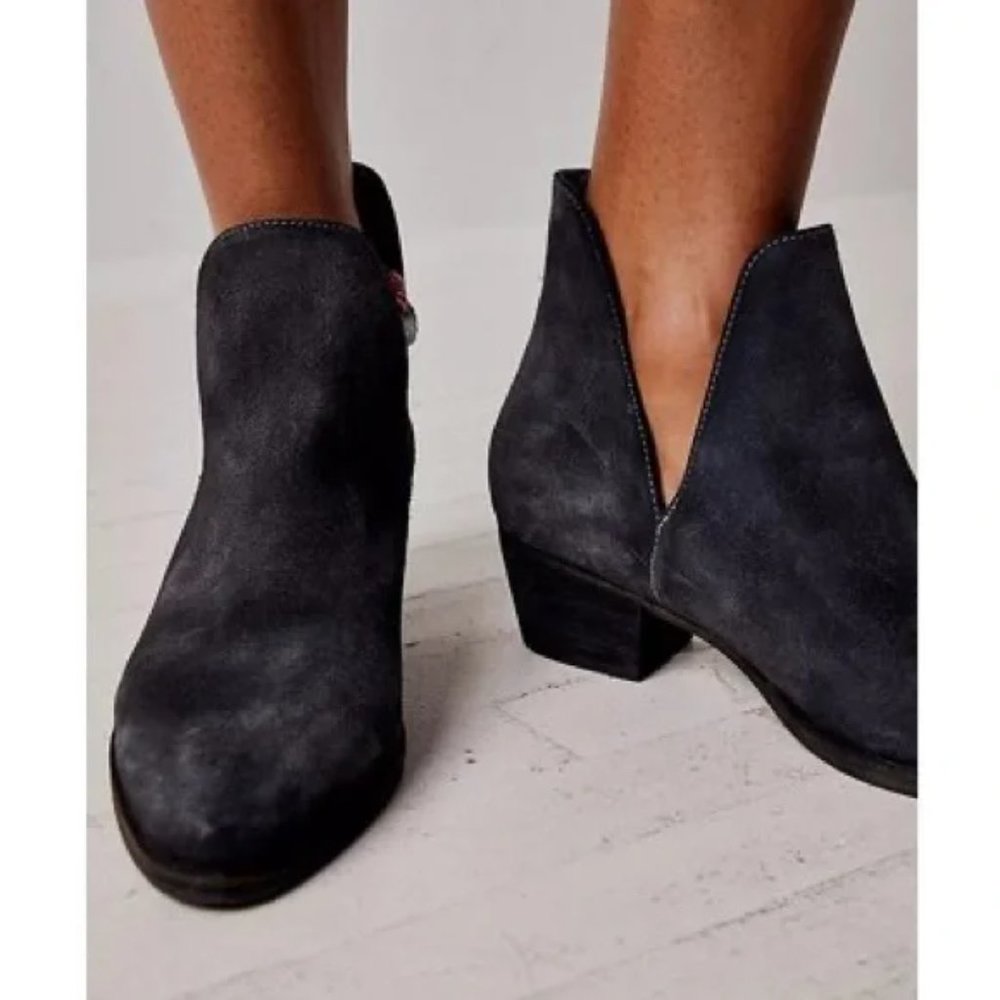 FREE PEOPLE CHARM DOUBLE V ANKLE BOOT in Smoke Suede leather size women 36/US 5